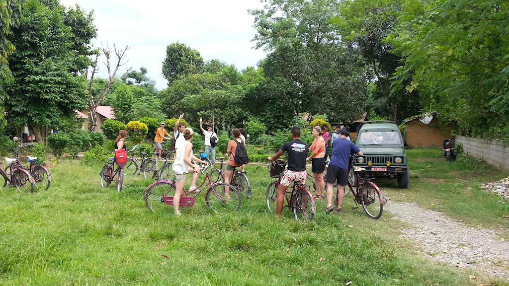 Chitwan Safari Camp & Lodge Sauraha Eksteriør bilde