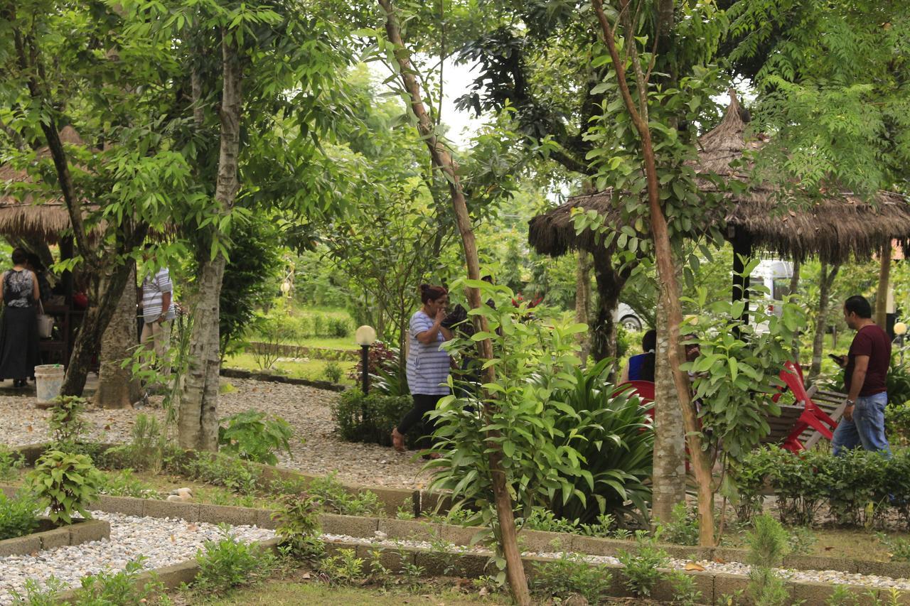 Chitwan Safari Camp & Lodge Sauraha Eksteriør bilde